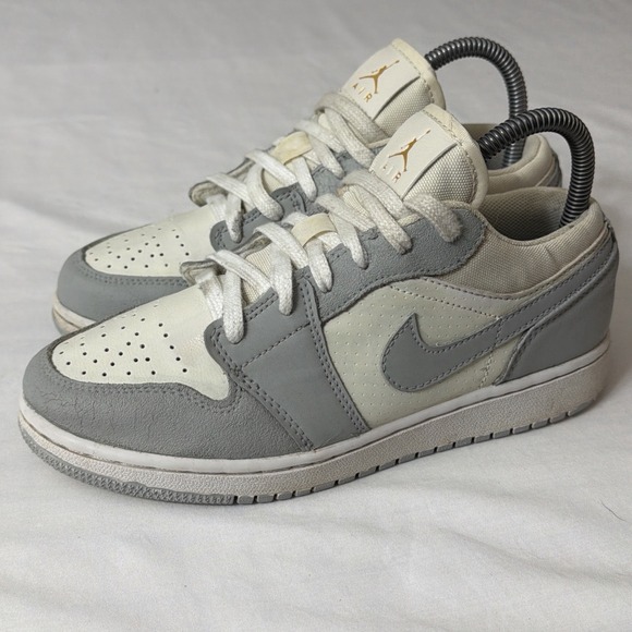 Nike Air Jordan 1 Low Paris Sneakers Shoes Women's Size 7 White Grey Athletic - Picture 13 of 16